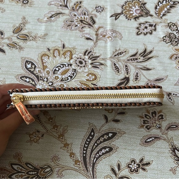 MICHAEL KORS Jet Set Travel Leather Gold-Tone Hardware Quarter Zip Wallet NWT - Picture 8 of 15